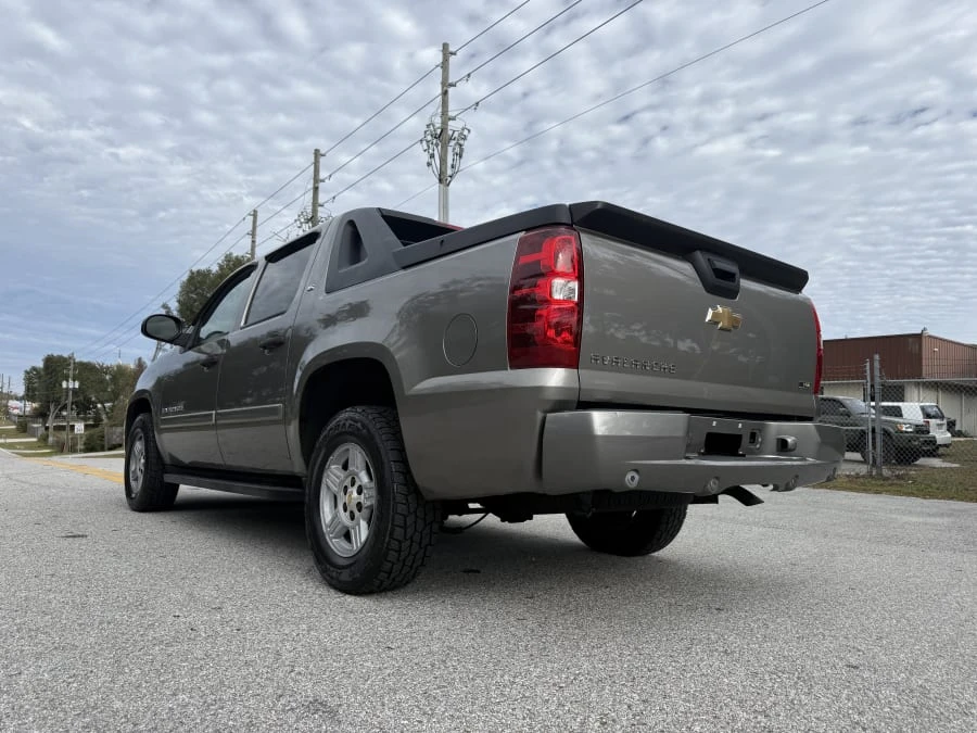 2007 Chevrolet Avalanche - Image 3 of 24
