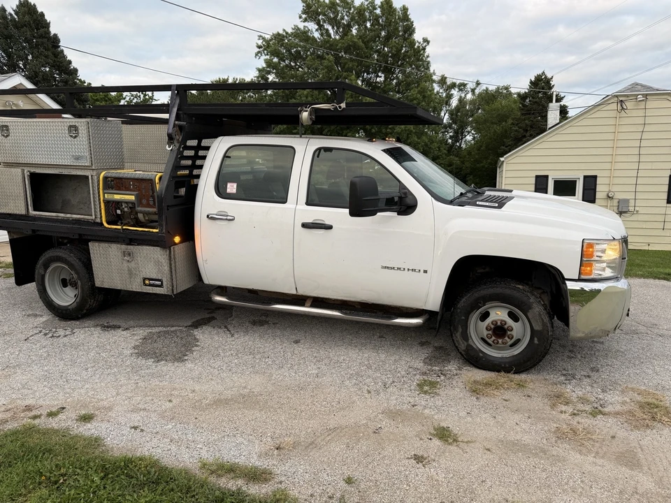 2007 Chevrolet C/K - Image 2 of 16