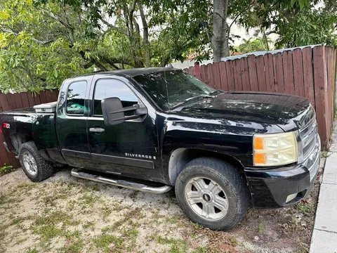2007 Chevrolet Silverado EV Work Truck Pickup 4D 6 ft