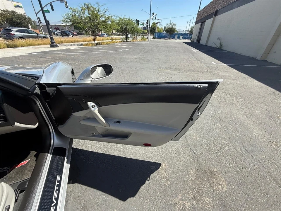 2007 Chevrolet Corvette C6 - Image 16 of 21