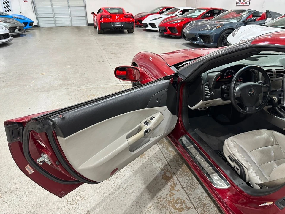 2007 Chevrolet Corvette C6 - Image 16 of 21