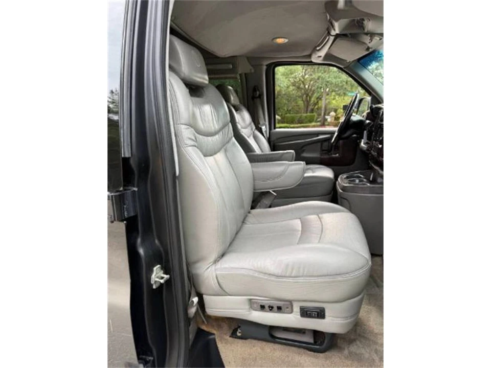 2007 Chevrolet Express - Image 12 of 27