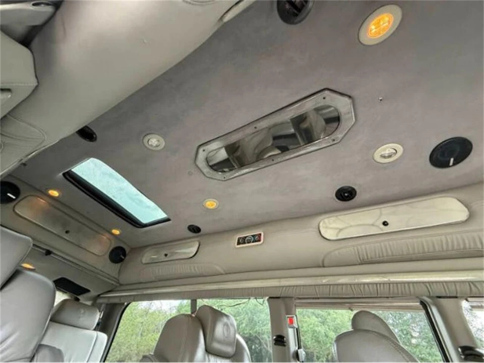 2007 Chevrolet Express - Image 11 of 27