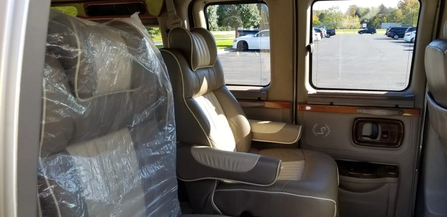2007 Chevrolet Express - Image 6 of 10