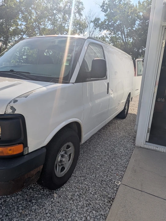 2007 Chevrolet Express - Image 2 of 17