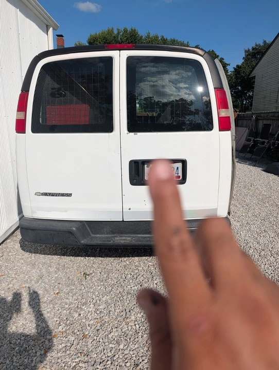 2007 Chevrolet Express - Image 14 of 17