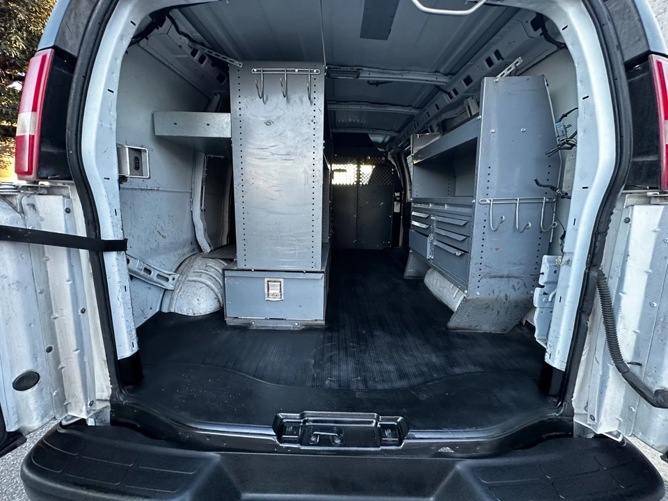 2007 Chevrolet Express - Image 11 of 21