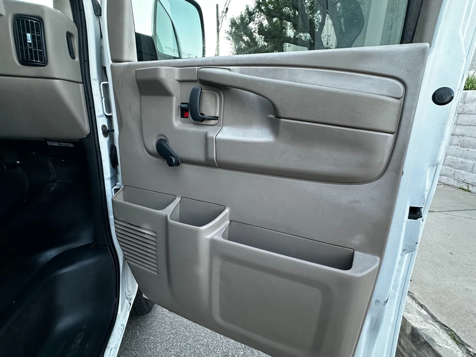 2007 Chevrolet Express - Image 15 of 21