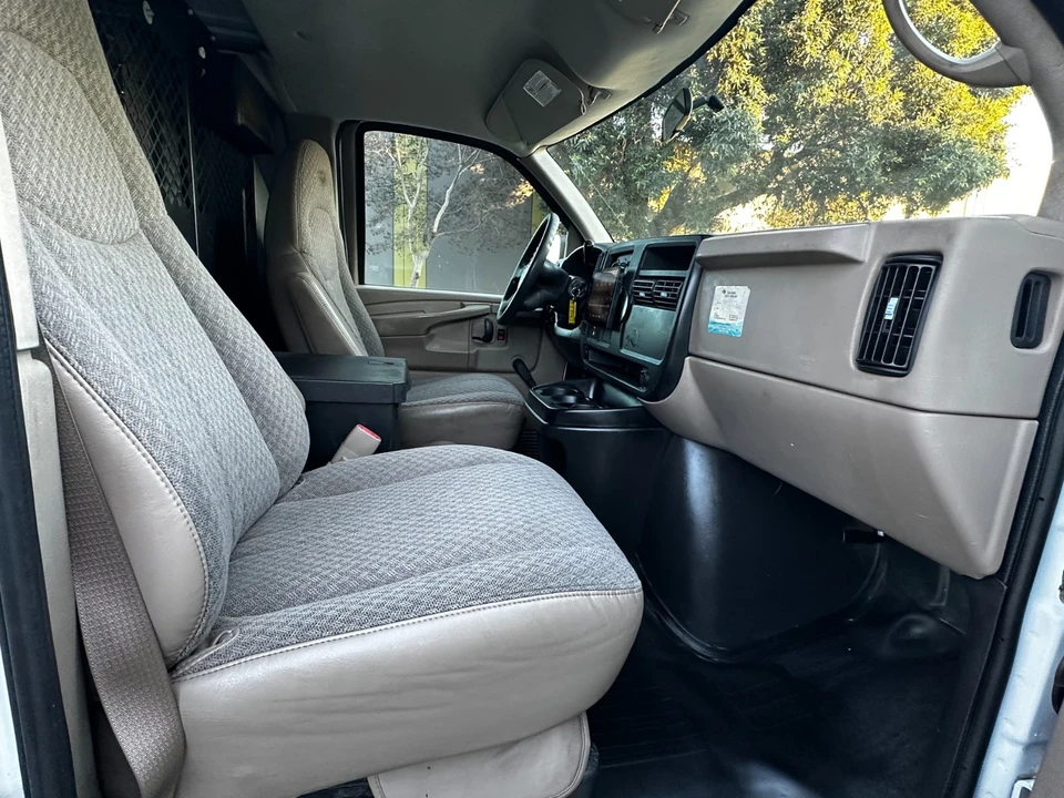 2007 Chevrolet Express - Image 16 of 21