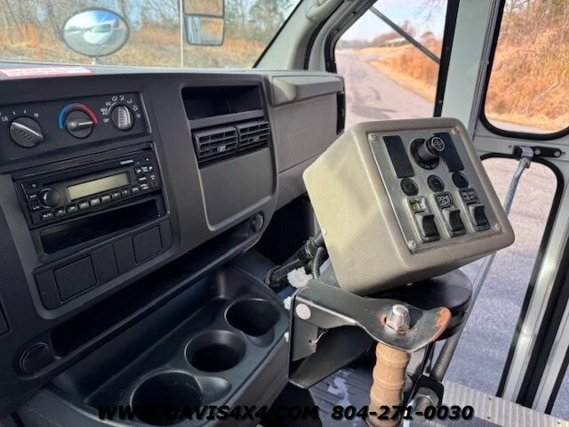 2007 Chevrolet Express - Image 10 of 12