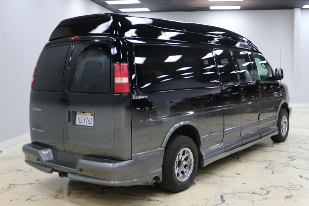 2007 Chevrolet Express - Image 2 of 8