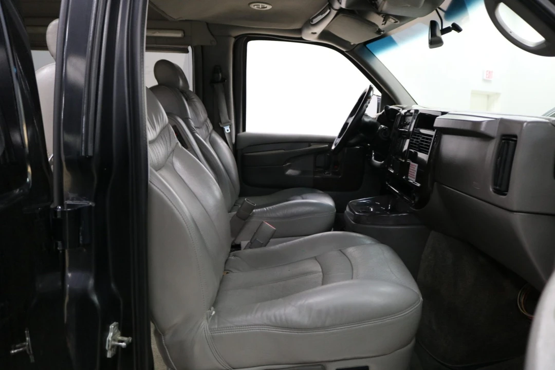 2007 Chevrolet Express - Image 4 of 8