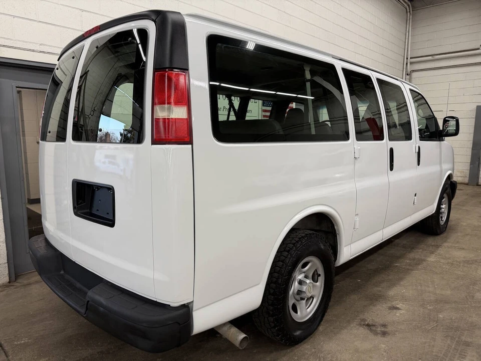 2007 Chevrolet Express - Image 2 of 21