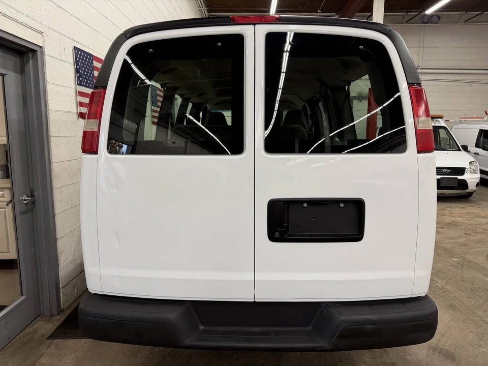 2007 Chevrolet Express - Image 11 of 12