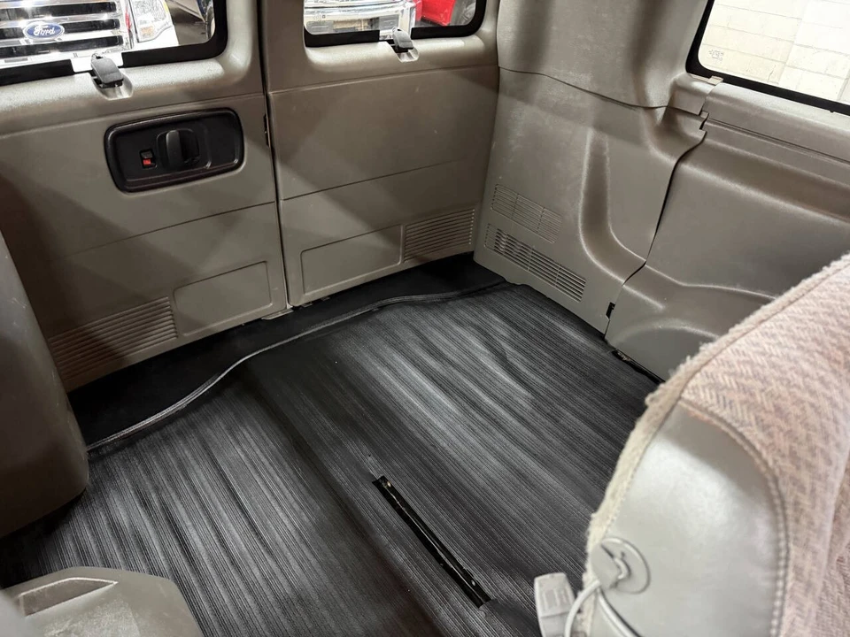 2007 Chevrolet Express - Image 10 of 21