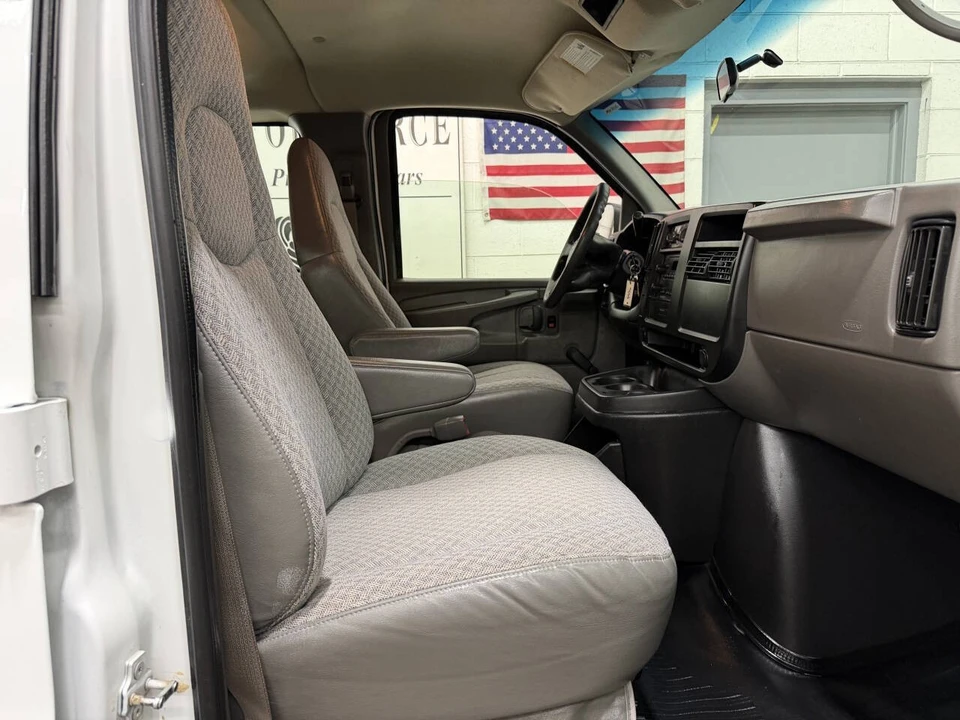 2007 Chevrolet Express - Image 6 of 12