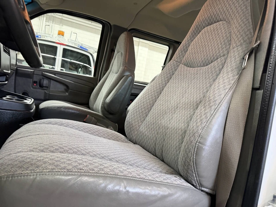 2007 Chevrolet Express - Image 18 of 21