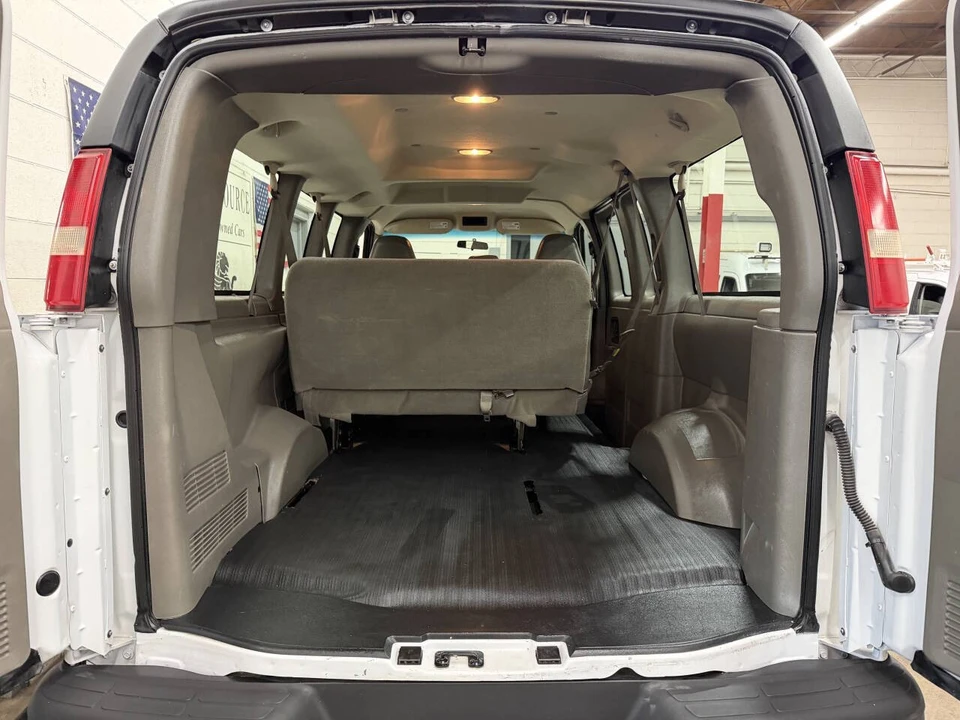 2007 Chevrolet Express - Image 8 of 12