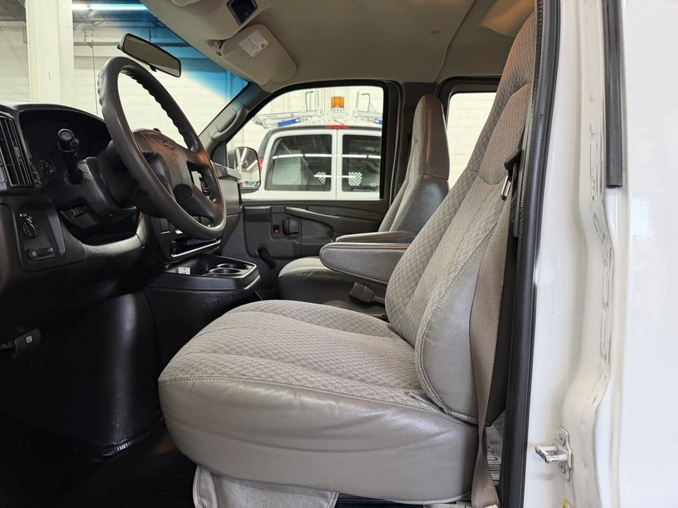2007 Chevrolet Express - Image 5 of 12