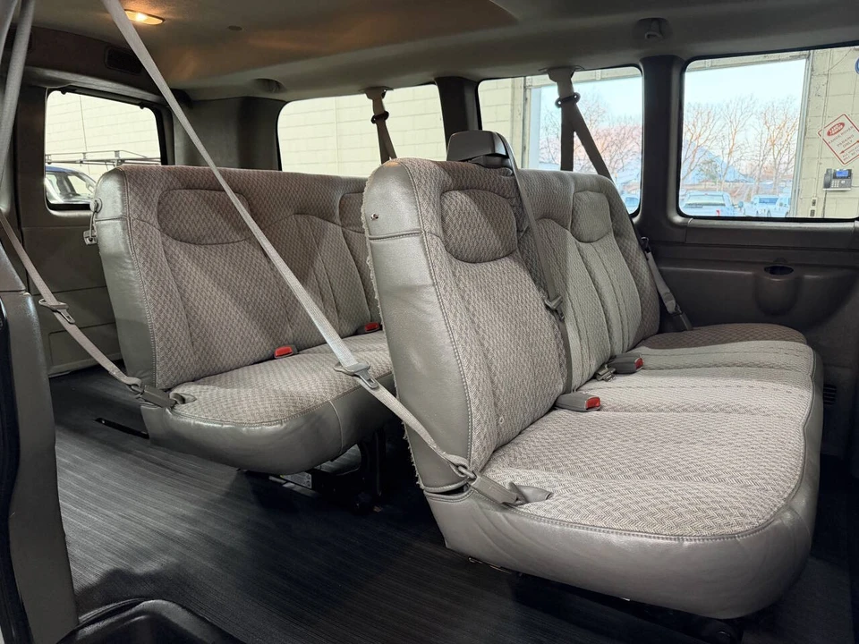 2007 Chevrolet Express - Image 17 of 21