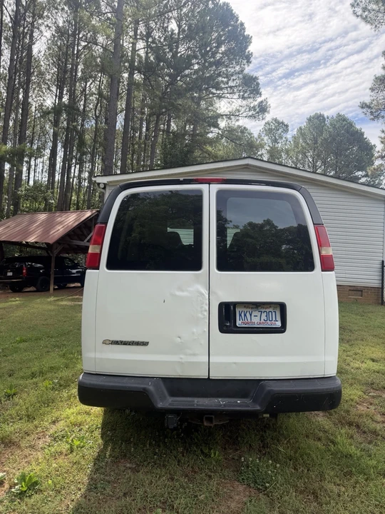 2007 Chevrolet Express - Image 2 of 8