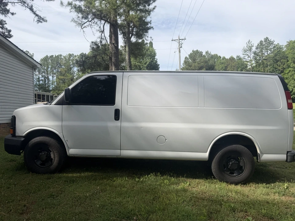 2007 Chevrolet Express - Image 3 of 8