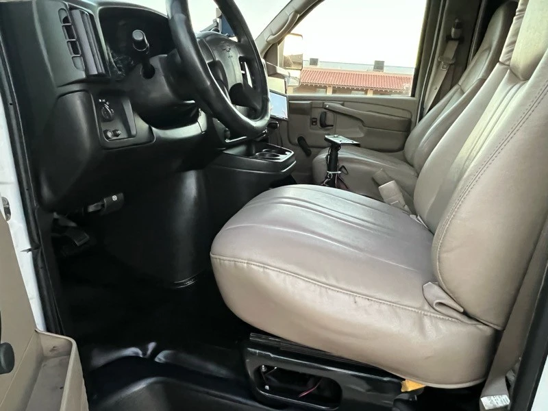 2007 Chevrolet Express - Image 17 of 21