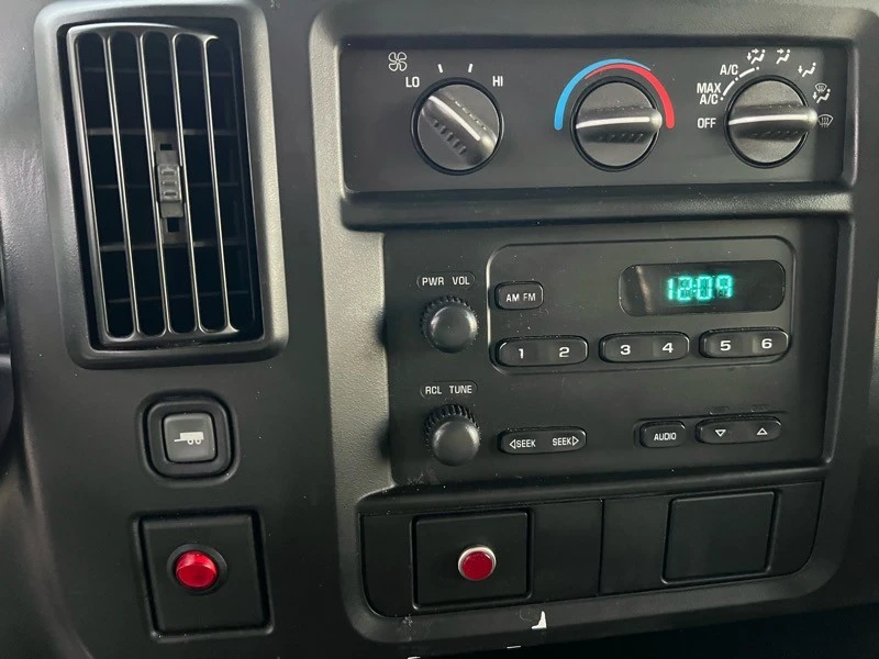 2007 Chevrolet Express - Image 19 of 21