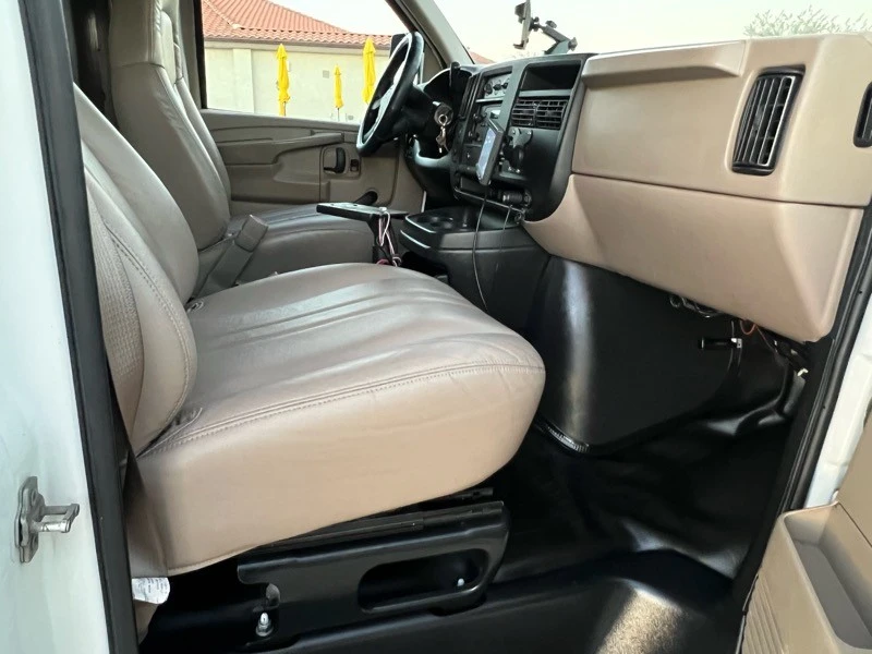 2007 Chevrolet Express - Image 16 of 21