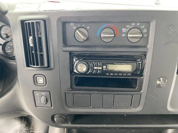 2007 Chevrolet Express - Image 17 of 21