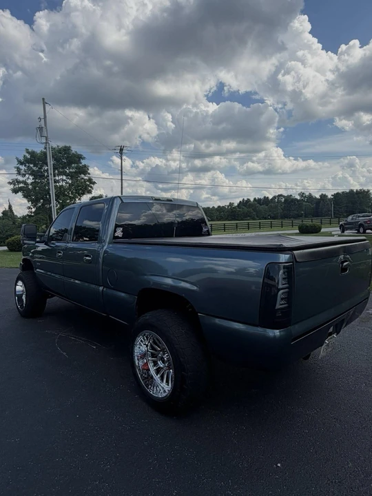 2007 Chevrolet C/K - Image 2 of 16
