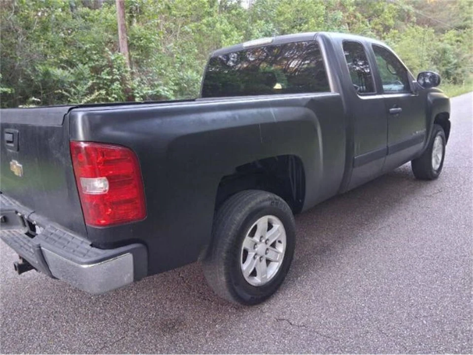 2007 Chevrolet Silverado - Image 8 of 9