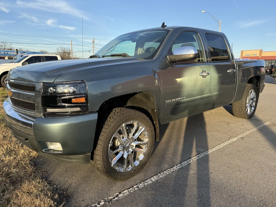 2007 Chevrolet Silverado 2nd Gen - Image 2 of 17