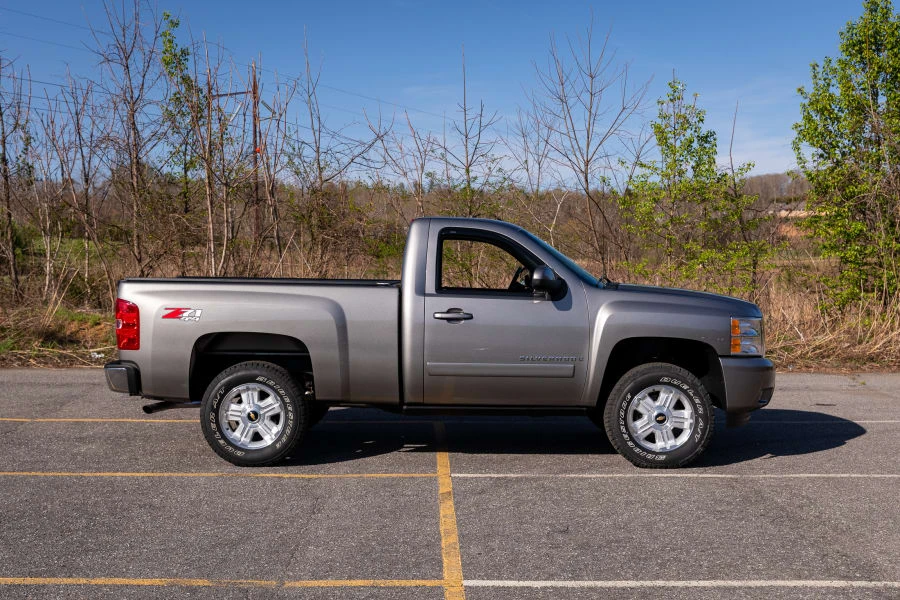2007 Chevrolet Silverado 2nd Gen - Image 2 of 25