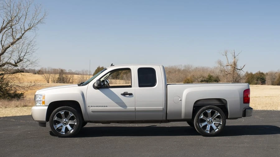 2007 Chevrolet Silverado 2nd Gen - Image 2 of 13