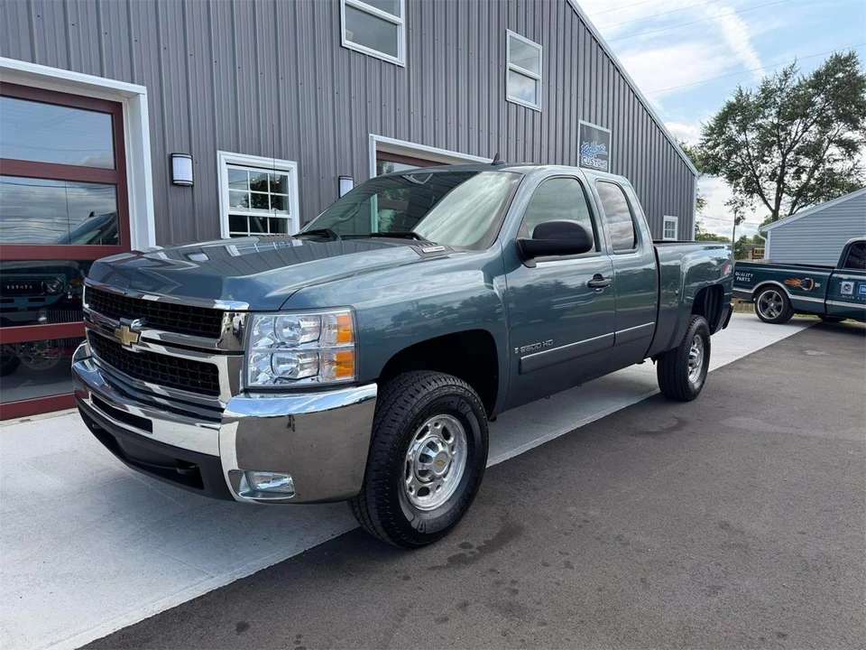 2007 Chevrolet Silverado 1st Gen - Image 2 of 31