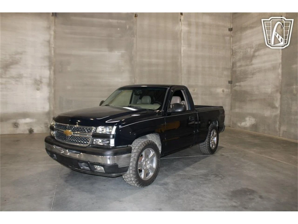 2007 Chevrolet Silverado - Image 2 of 31