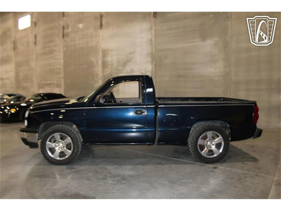 2007 Chevrolet Silverado - Image 3 of 31