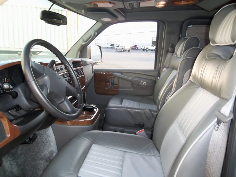 2007 Chevrolet Express - Image 2 of 7