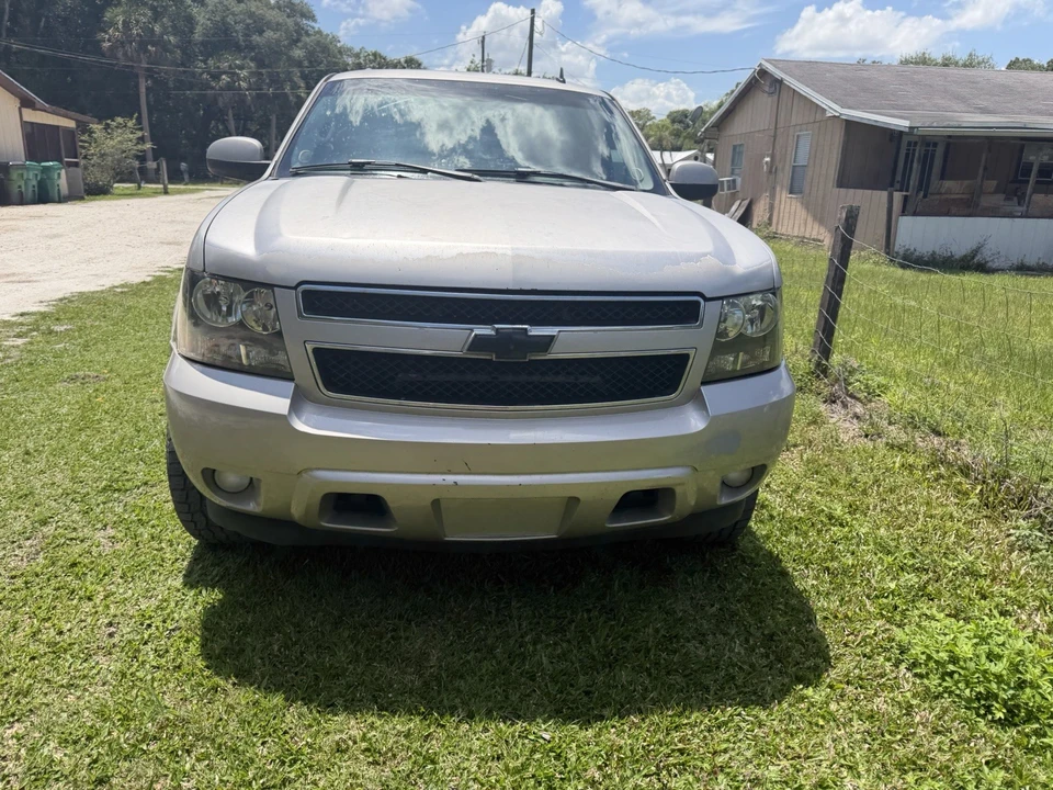 2007 Chevrolet Suburban 10th Gen - Image 2 of 10