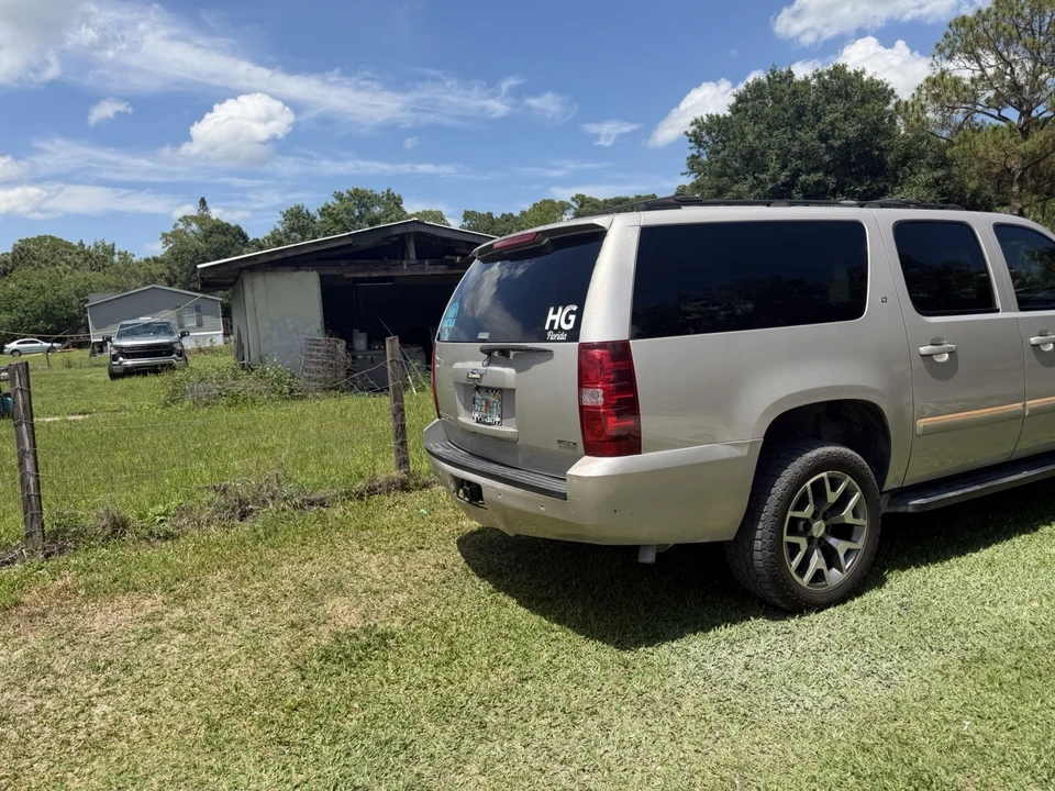 2007 Chevrolet Suburban 10th Gen - Image 3 of 10