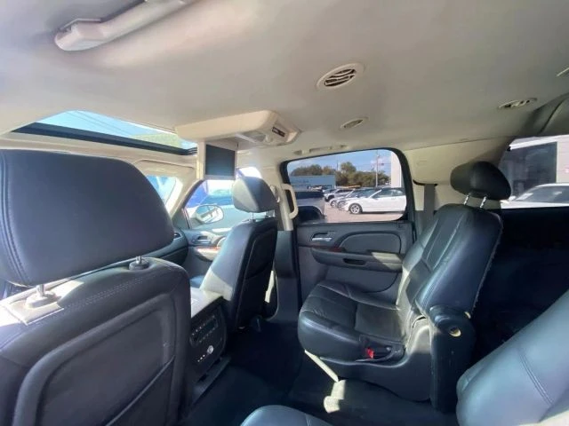 2007 Chevrolet Suburban 10th Gen - Image 14 of 21