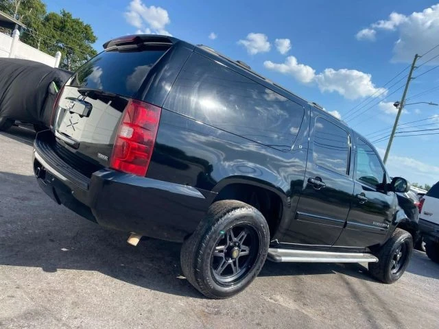 2007 Chevrolet Suburban 10th Gen - Image 3 of 21