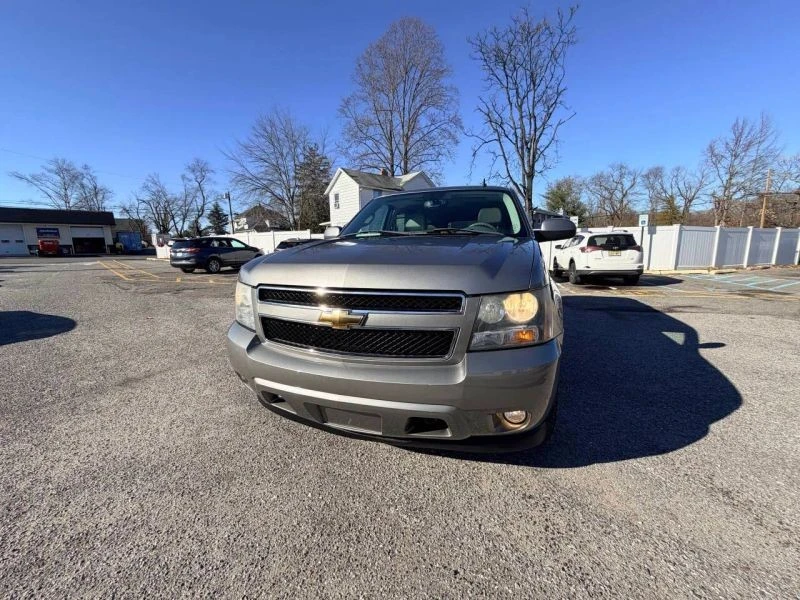 2007 Chevrolet Suburban 10th Gen - Image 2 of 12