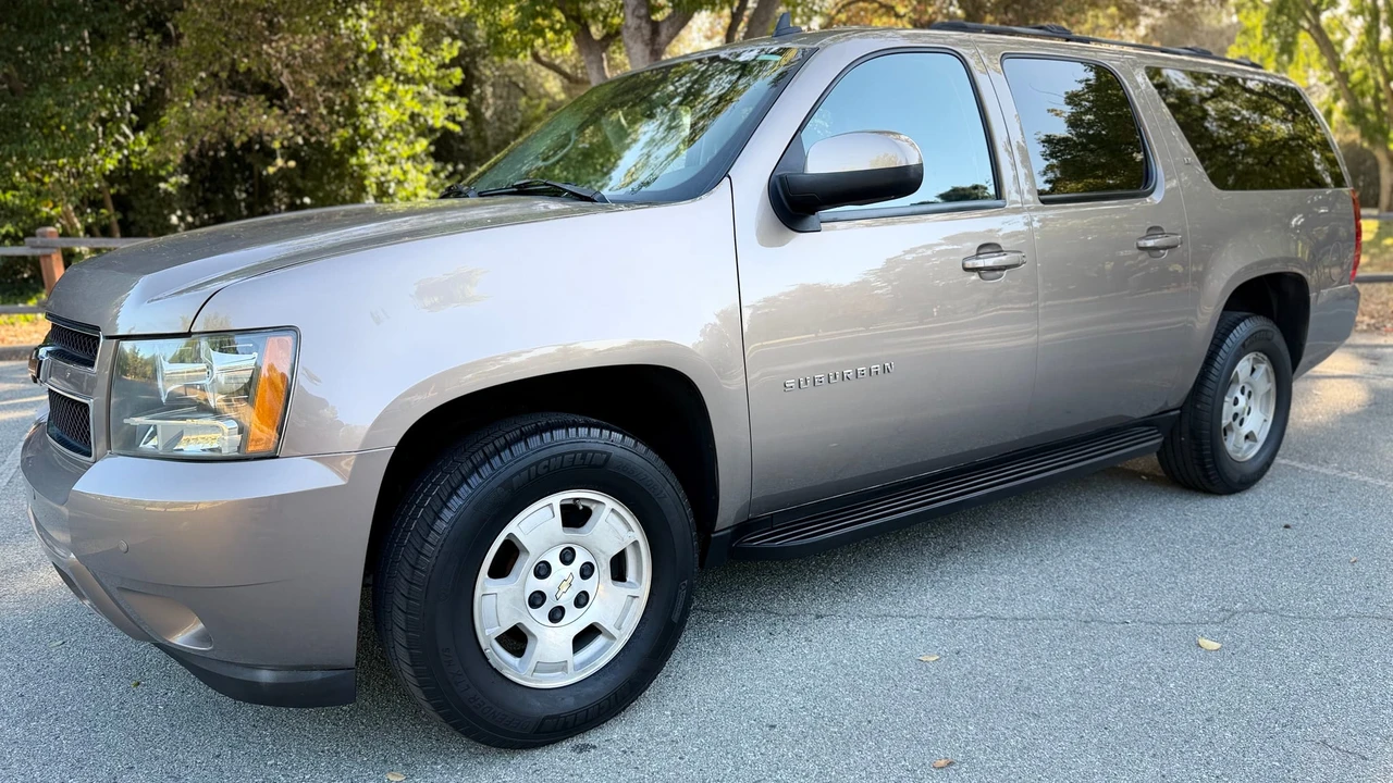 2007 Chevrolet Suburban 10th Gen - Image 25 of 31