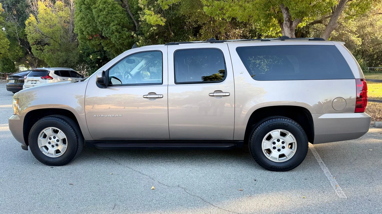 2007 Chevrolet Suburban 10th Gen - Image 24 of 31
