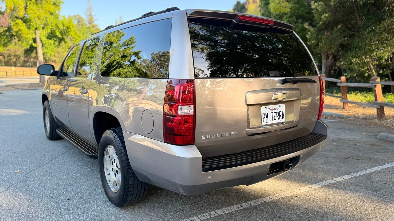 2007 Chevrolet Suburban 10th Gen - Image 19 of 31