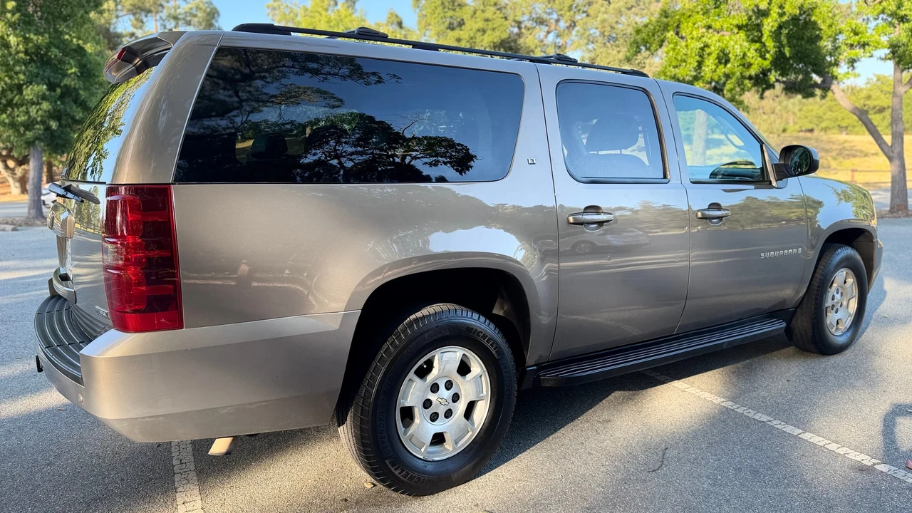2007 Chevrolet Suburban 10th Gen - Image 13 of 31