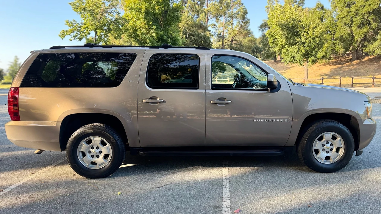 2007 Chevrolet Suburban 10th Gen - Image 12 of 31