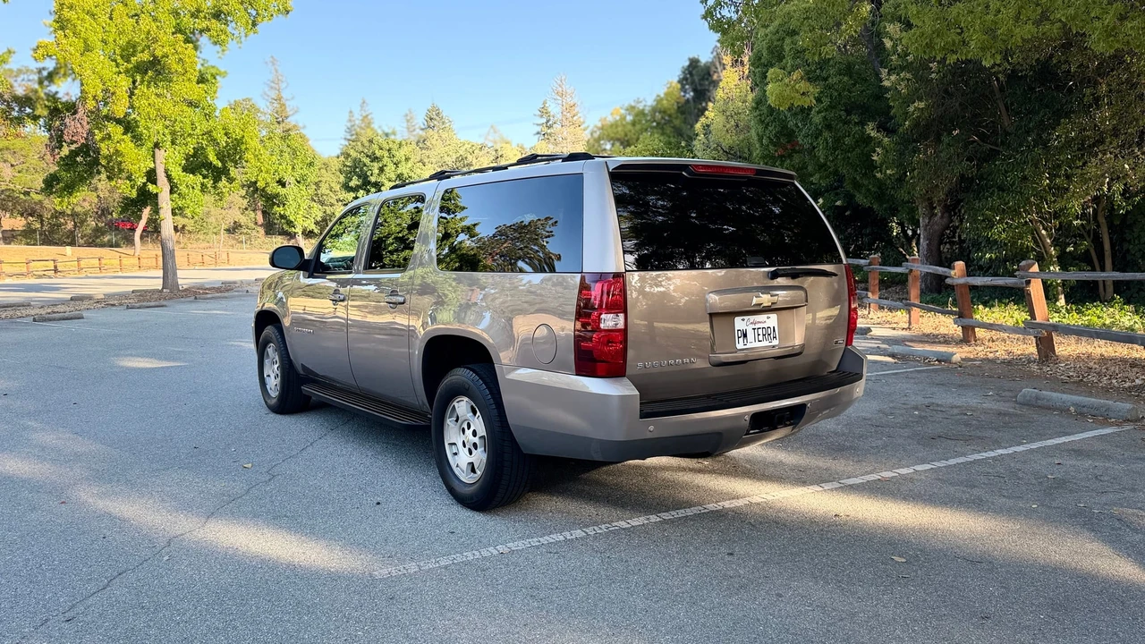 2007 Chevrolet Suburban 10th Gen - Image 20 of 31